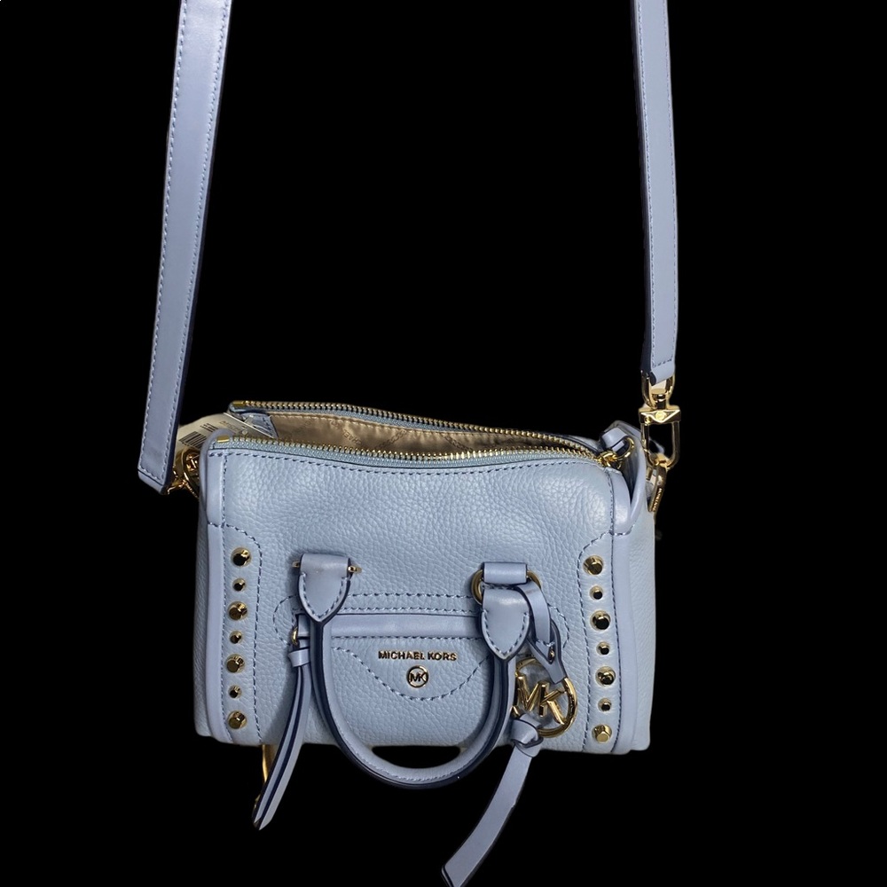 MICHEAL KORS CROSSBODY BAG.